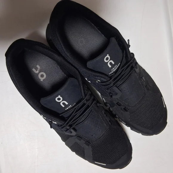 On Cloud 5 All Black Women's Waterproof Running Shoe * Size 9.5 - Picture 5 of 8